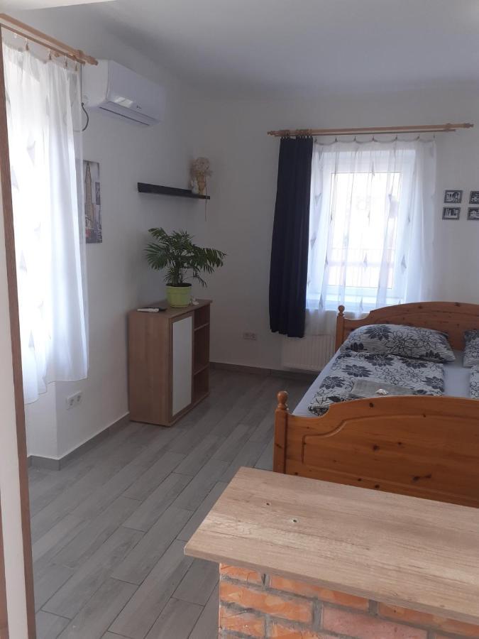 Oazis Apartman Sarospatak Exterior photo