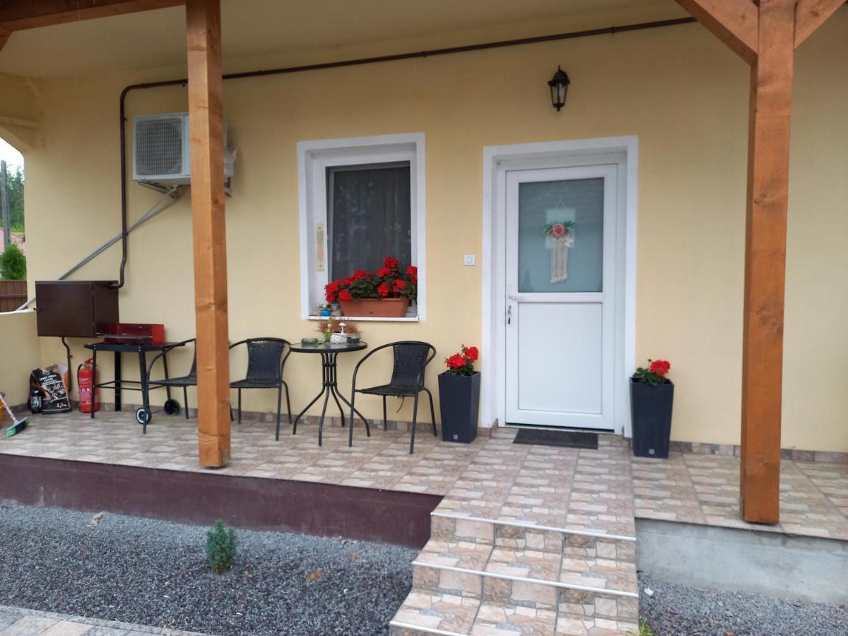 Oazis Apartman Sarospatak Exterior photo